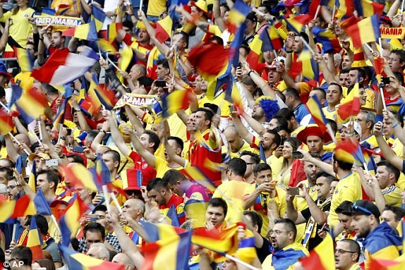 Những 'bóng hồng' nóng bỏng trên khán đài EURO 2016 - ảnh 6