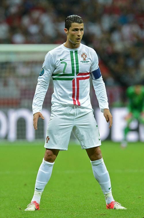 Trọng tài gây sốt với tư thế 'tạo dáng' giống Ronaldo - ảnh 1