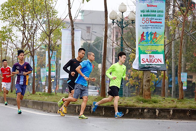 VĐV 'đội mưa' tập luyện trước ngày khởi tranh Việt dã - ảnh 14
