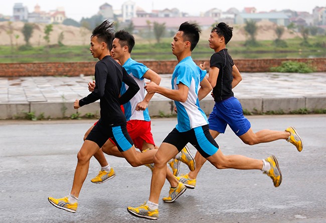 VĐV 'đội mưa' tập luyện trước ngày khởi tranh Việt dã - ảnh 10