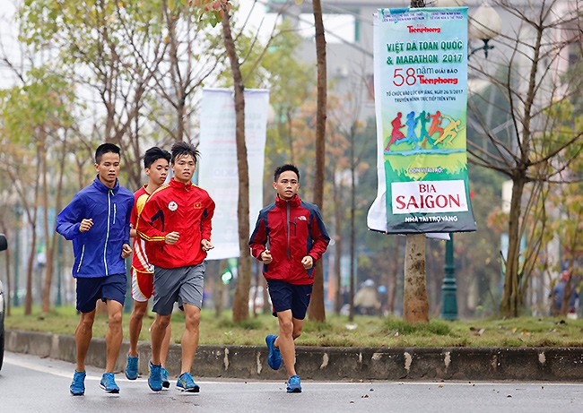 VĐV 'đội mưa' tập luyện trước ngày khởi tranh Việt dã - ảnh 5