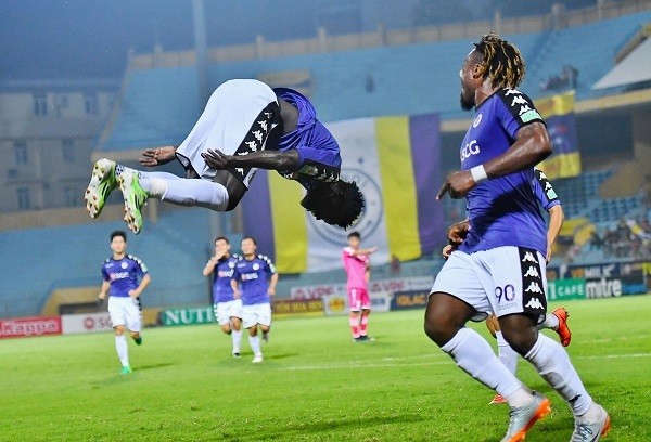 Bầu Hiển ra sân, CLB Hà Nội bất lực trước Sài Gòn FC - ảnh 1