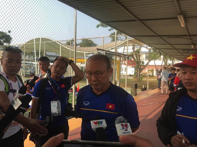 HLV Park Hang Seo phàn nàn chuyện sân tập của Olympic Việt Nam - ảnh 1