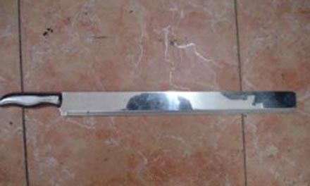 Chém lìa tay chủ quán cháo để đòi tiền 'bảo kê' - ảnh 1