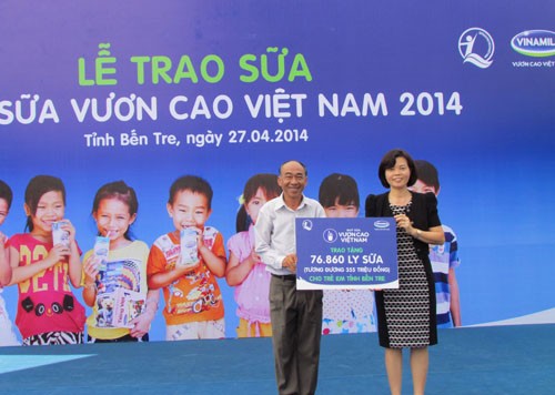 Vinamilk trao gần 77.000 ly sữa của quỹ sữa ‘Vươn cao Việt Nam’ cho trẻ em tỉnh Bến Tre - ảnh 5