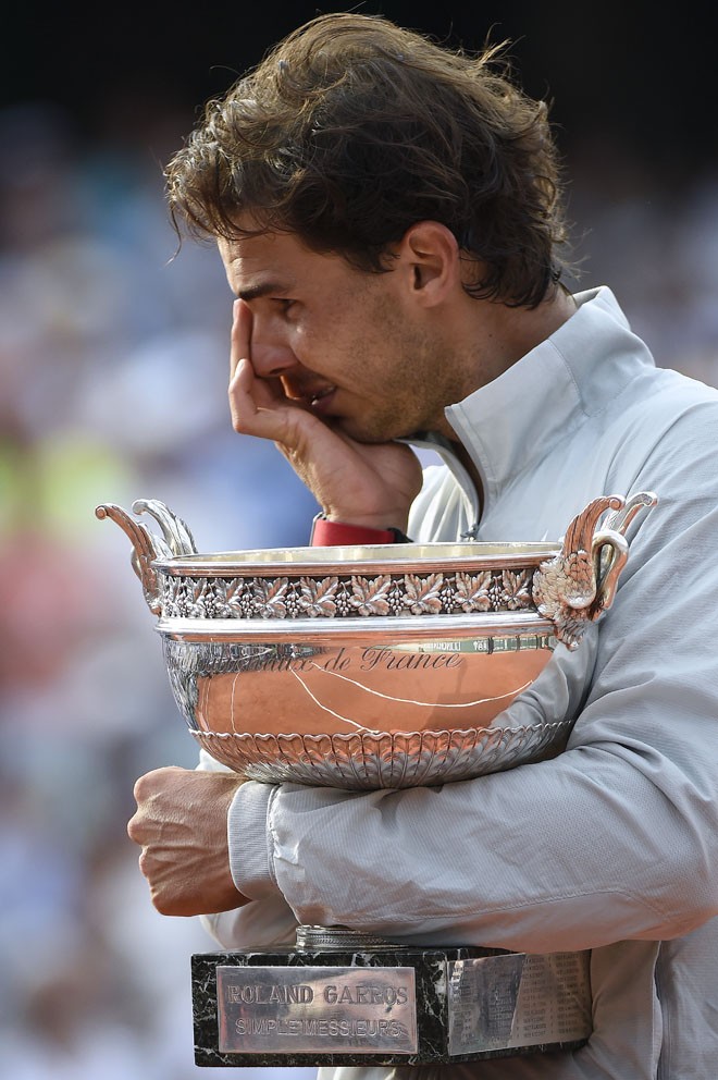 Nadal khóc như mưa trên bục đăng quang - ảnh 6