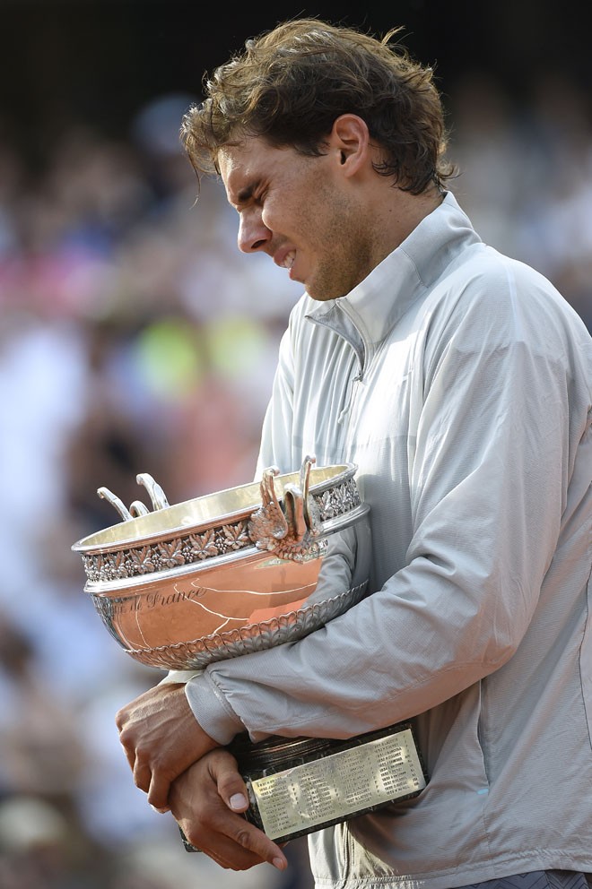 Nadal khóc như mưa trên bục đăng quang - ảnh 3