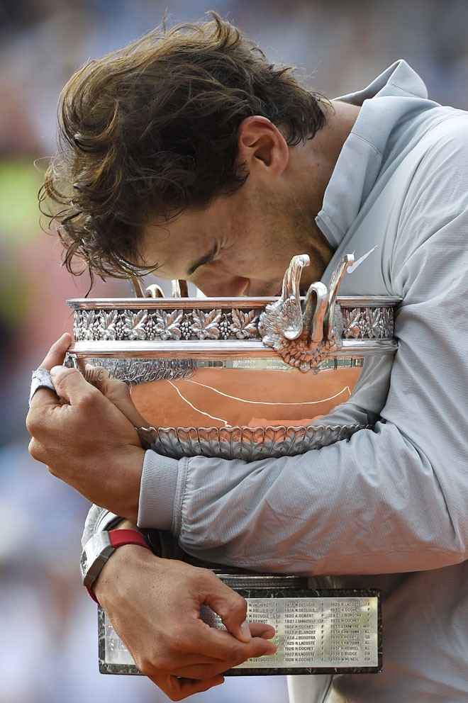 Nadal khóc như mưa trên bục đăng quang - ảnh 4