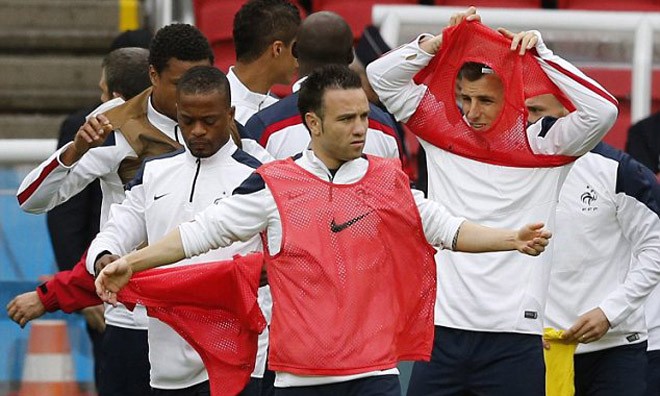 RADIO WORLD CUP tối 15/6: Tuyển Pháp hết hồn vì bị do thám - ảnh 1