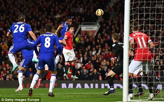 M.U vs Chelsea (1-1): Van Persie giải cứu 'Quỷ đỏ' - ảnh 4
