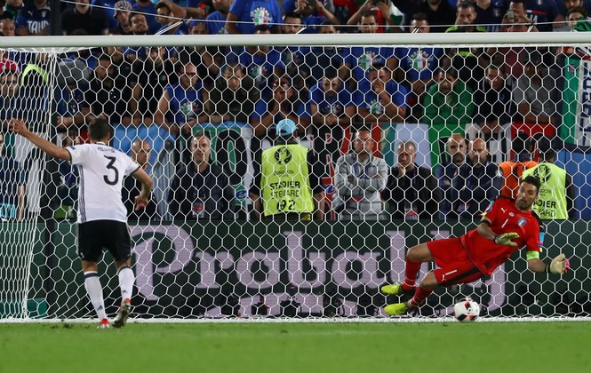 Hạ Italia ở loạt 'đấu súng', Đức lấy vé vào bán kết - ảnh 49