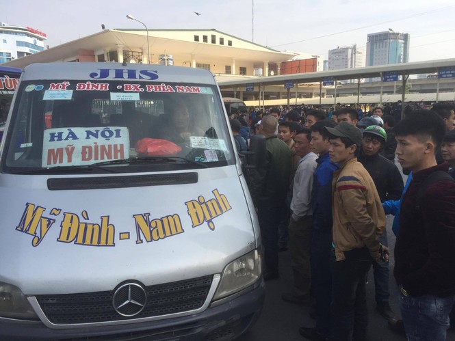 Mỹ Đình 'vỡ trận', nhà xe muốn đối thoại với Chủ tịch Hà Nội - ảnh 1