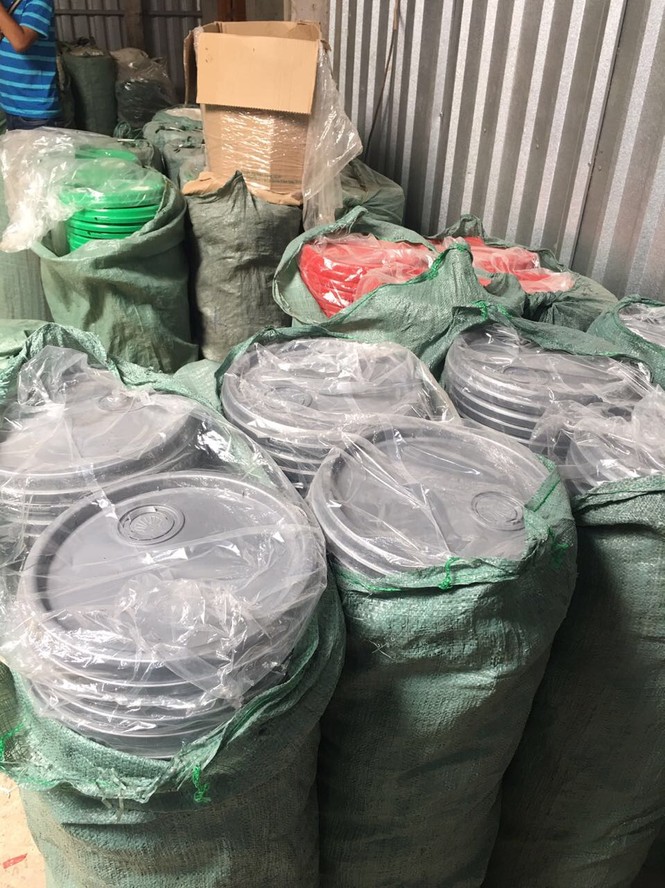 Đường dây sản xuất hàng chục nghìn lít dầu nhớt giả - ảnh 1
