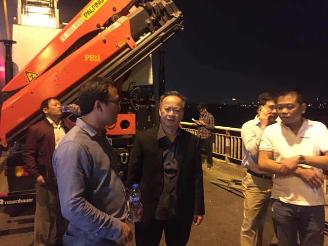Nhận dạng ô tô húc bay lan can cầu Chương Dương, rơi xuống sông Hồng - ảnh 3
