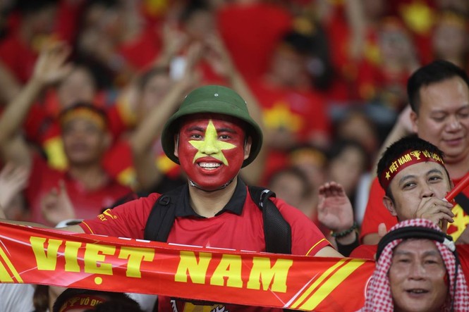 Những cung bậc cảm xúc của CĐV ở chung kết lượt đi AFF Cup - ảnh 21
