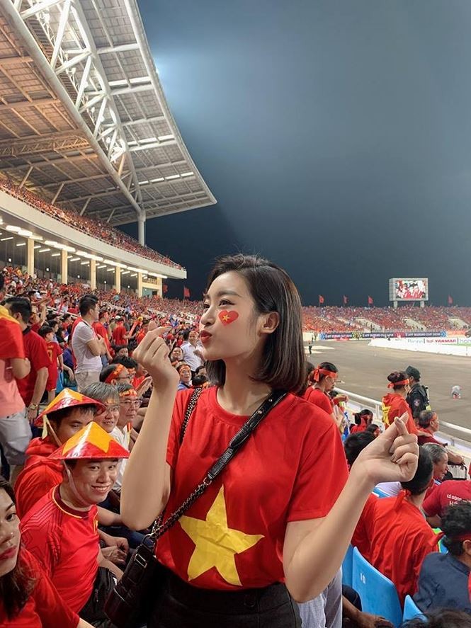 Những cung bậc cảm xúc của CĐV ở chung kết lượt đi AFF Cup - ảnh 59
