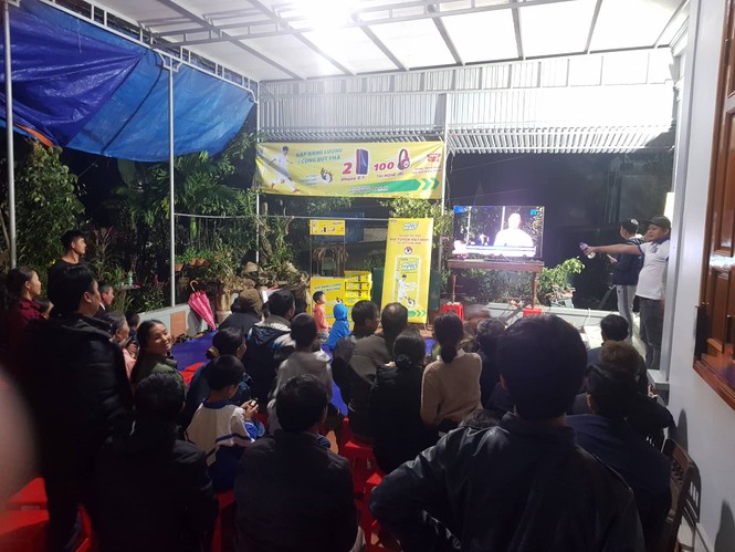 Những cung bậc cảm xúc của CĐV ở chung kết lượt đi AFF Cup - ảnh 9
