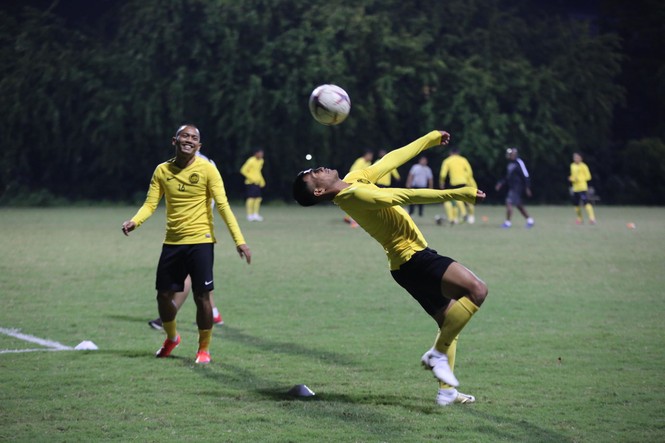 'Đột nhập' buổi tập của tuyển Malaysia ở Hà Nội trước chung kết - ảnh 7