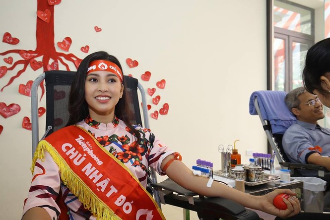 Hoa hậu, người đẹp rạng rỡ trong ngày hội Chủ nhật Đỏ 2019 - ảnh 10