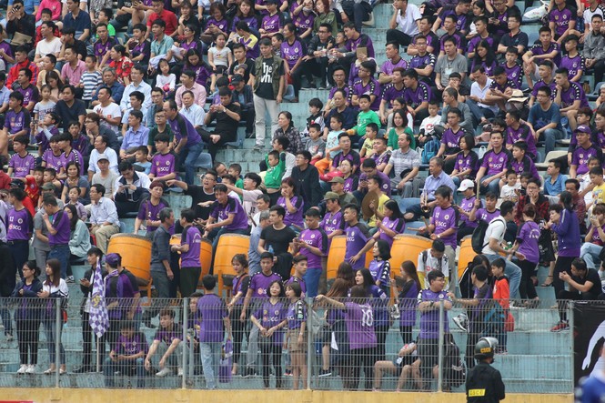 CĐV phủ kín khán đài Hàng Đẫy, tiếp lửa cho Siêu Cup Quốc gia - ảnh 10