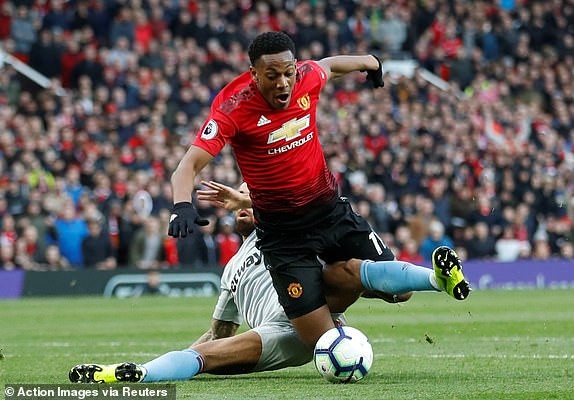 Pogba lập cú đúp phạt đền, M.U đánh bại West Ham - ảnh 15