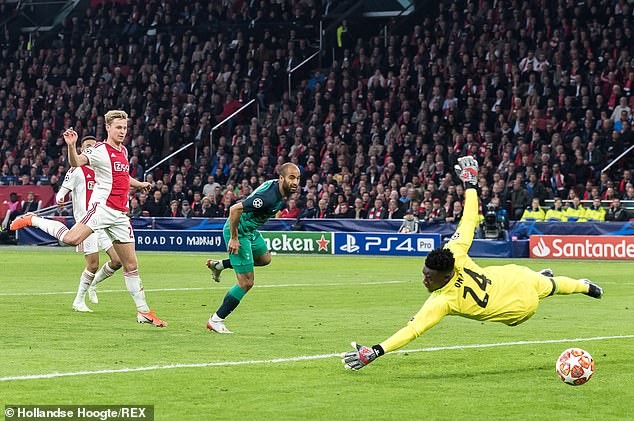 VIDEO: HLV Pochettino òa khóc khi Tottenham vào chung kết Champions League - ảnh 1