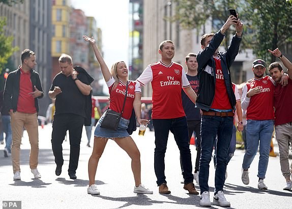 VAR 'lên tiếng', Arsenal chia điểm với Tottenham - ảnh 3