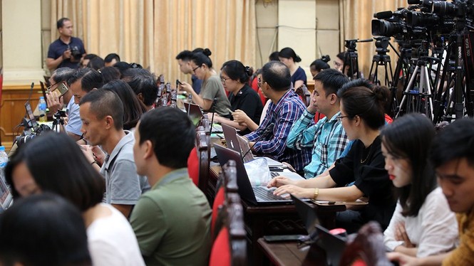 Nhà xưởng công ty Rạng Đông cháy do chập điện bóng đèn - ảnh 25