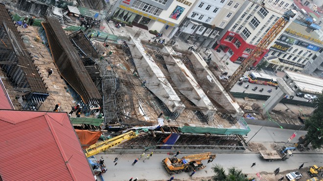 Toàn cảnh vụ sập giàn giáo đường sắt trên cao Cát Linh - Hà Đông - ảnh 1