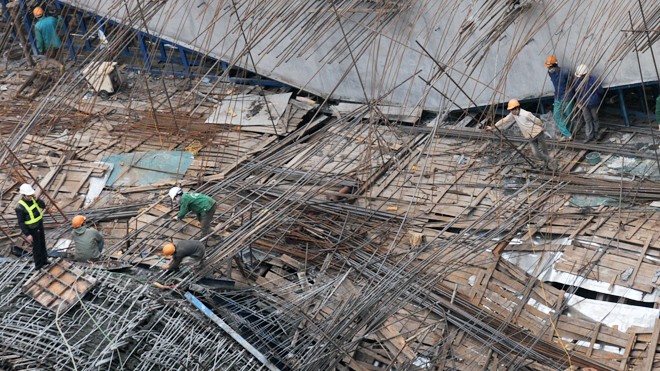 Toàn cảnh vụ sập giàn giáo đường sắt trên cao Cát Linh - Hà Đông - ảnh 9