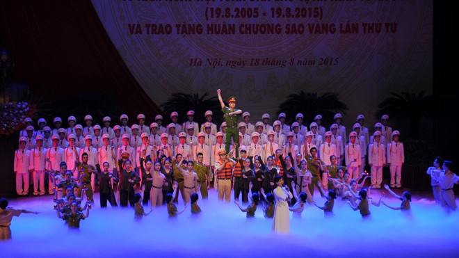 Văn nghệ đặc sắc kỷ niệm 70 năm Ngày truyền thống CAND - ảnh 12
