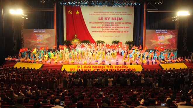 Văn nghệ đặc sắc kỷ niệm 70 năm Ngày truyền thống CAND - ảnh 16