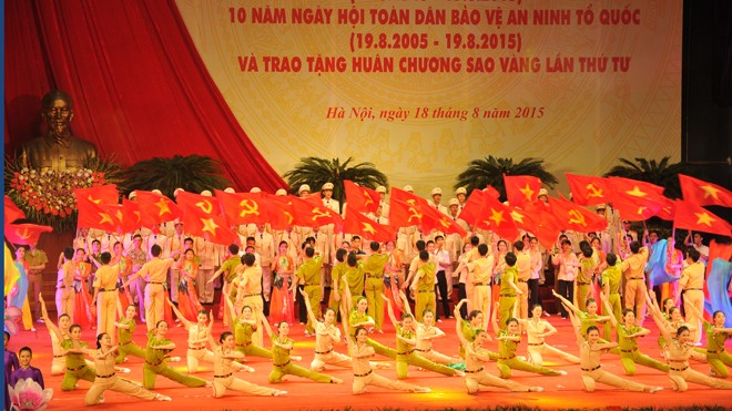 Văn nghệ đặc sắc kỷ niệm 70 năm Ngày truyền thống CAND - ảnh 2