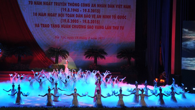 Văn nghệ đặc sắc kỷ niệm 70 năm Ngày truyền thống CAND - ảnh 10