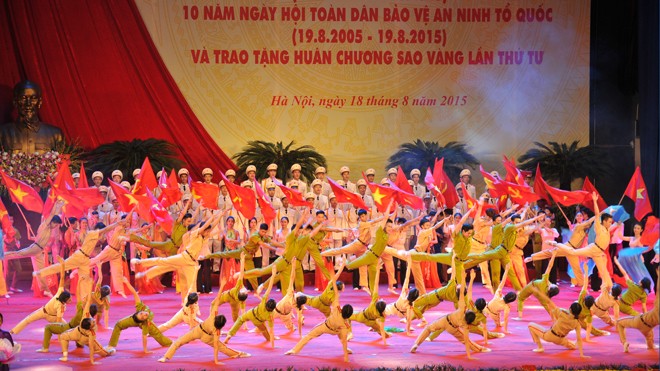 Văn nghệ đặc sắc kỷ niệm 70 năm Ngày truyền thống CAND - ảnh 1