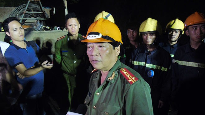 Đào hầm xuyên đêm tìm 2 công nhân mắc kẹt trong mỏ than - ảnh 2