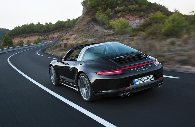 Porsche 911 giá 7 tỷ đồng tại Việt Nam - ảnh 2