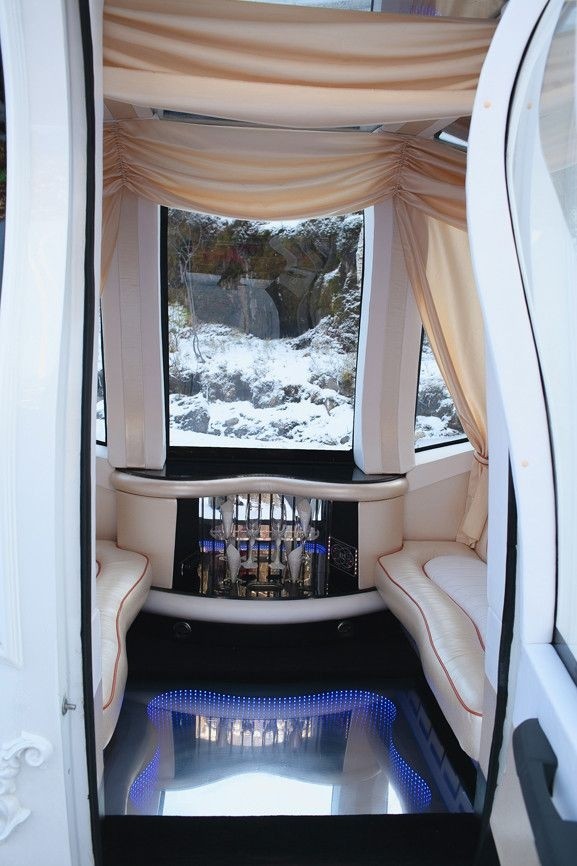 Chiếc limo khác lạ và độc đáo phong cách xe cưới - ảnh 10