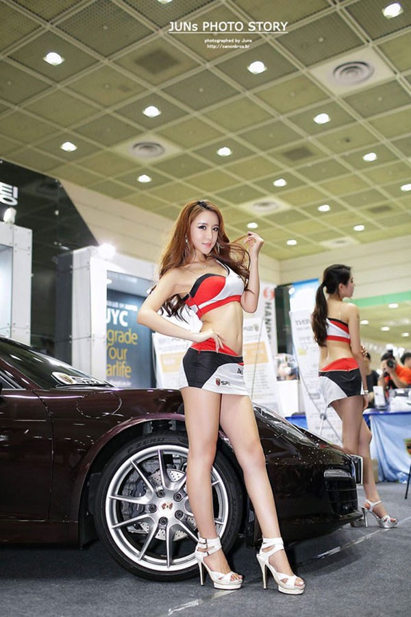 Mỹ nhân Hàn khoe đường cong rạo rực bên xế hộp - ảnh 11