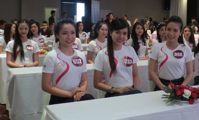 Nữ sinh viên Việt Nam duyên dáng sẵn sàng cho đêm chung kết - ảnh 1