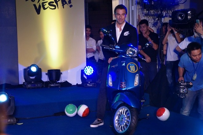 Vespa Sprint phiên bản Del Piero giá bao nhiêu? - ảnh 1