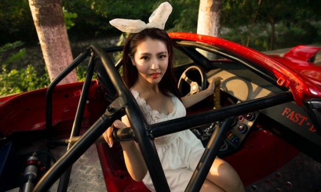 'Nàng thỏ' xinh đẹp hút hồn bên xế cổ Mazda MX-5 - ảnh 11