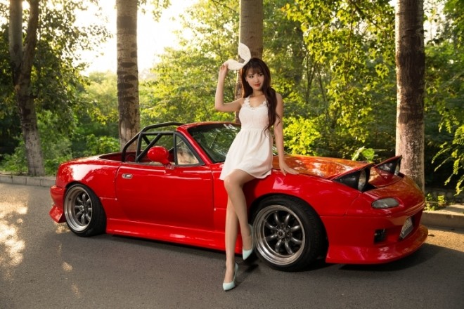 'Nàng thỏ' xinh đẹp hút hồn bên xế cổ Mazda MX-5 - ảnh 5