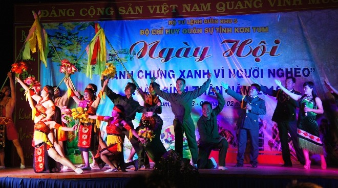 Ấm áp Tết quân dân - ảnh 12