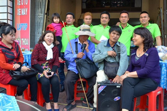Tấm lòng vàng giữa phố - ảnh 1