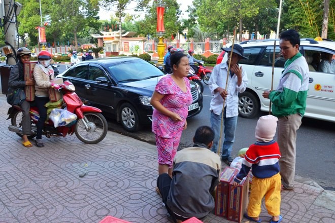 Tấm lòng vàng giữa phố - ảnh 8