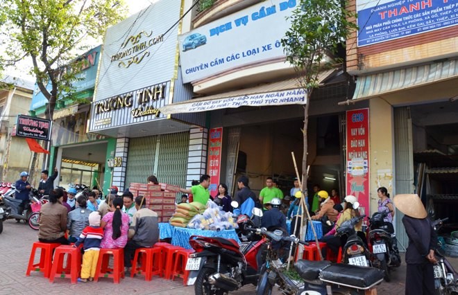 Tấm lòng vàng giữa phố - ảnh 10