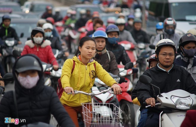 Các ngả đường Hà Nội kẹt cứng ngày đầu đi làm sau Tết - ảnh 3