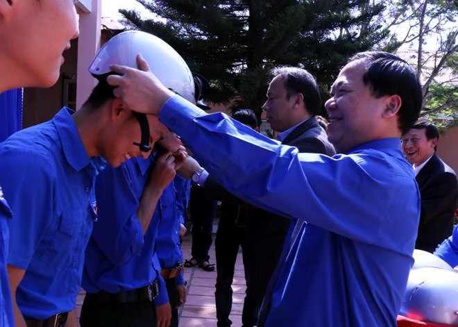 TƯ Đoàn khởi động các hoạt động bảo đảm trật tự an toàn giao thông - ảnh 1