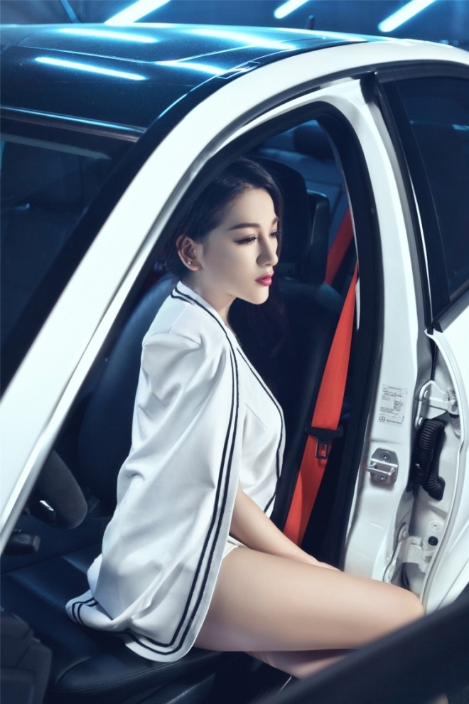 Mỹ nhân gợi cảm hút hồn bên xế sang Mercedes-Benz - ảnh 6